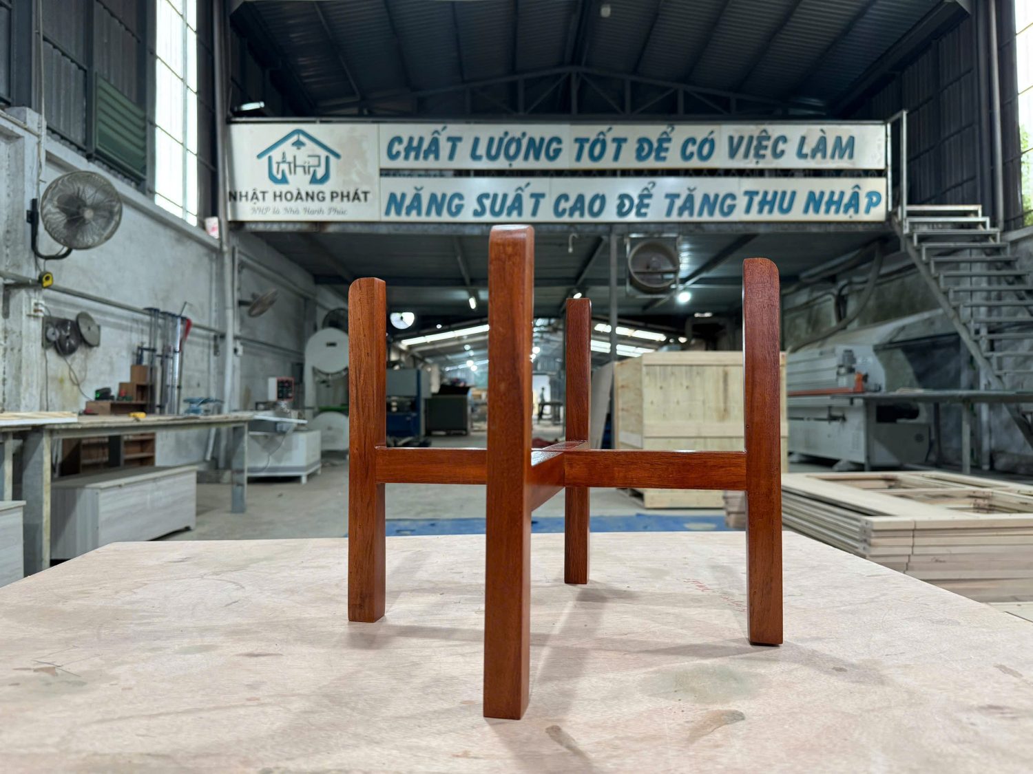 kệ gỗ để chậu cây