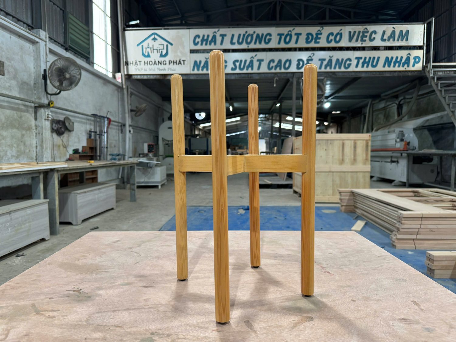 kệ gỗ đựng chậu hoa cây cảnh