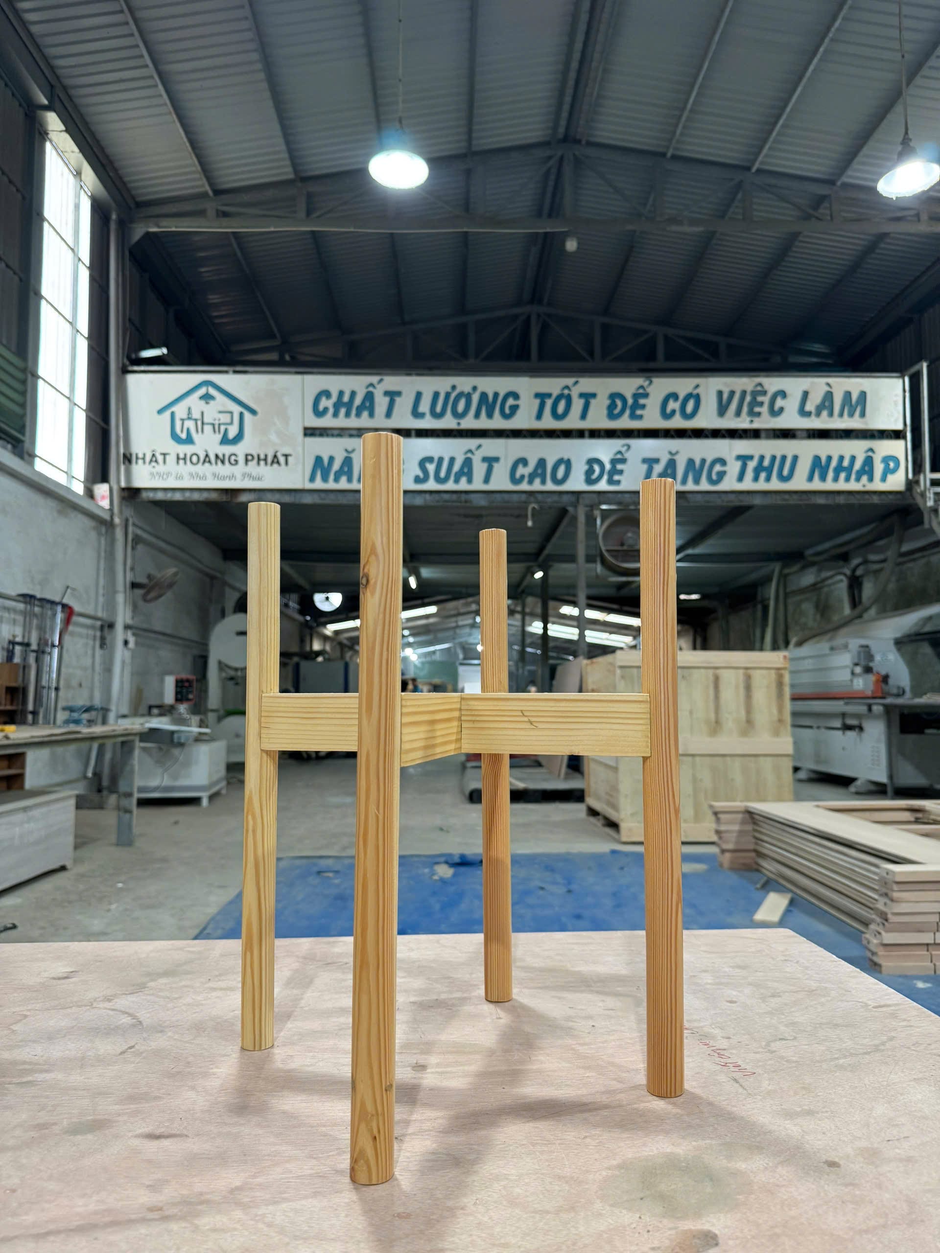 kệ đôn gỗ để chậu hoa