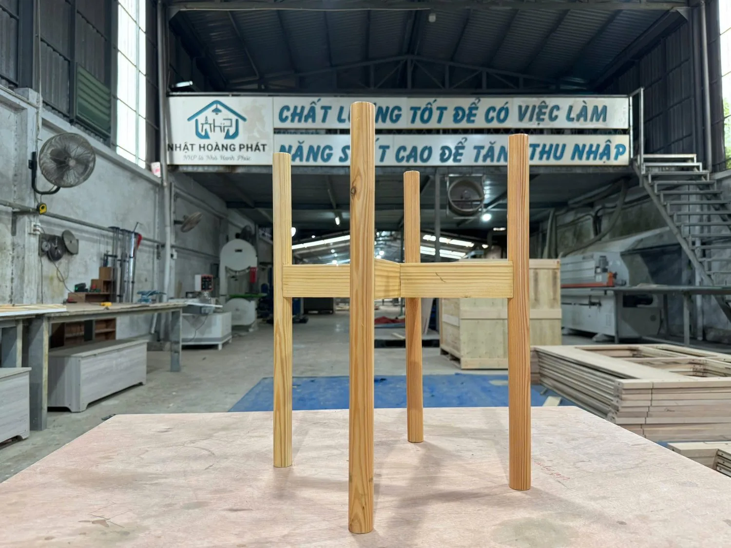 kệ đôn gỗ để chậu hoa