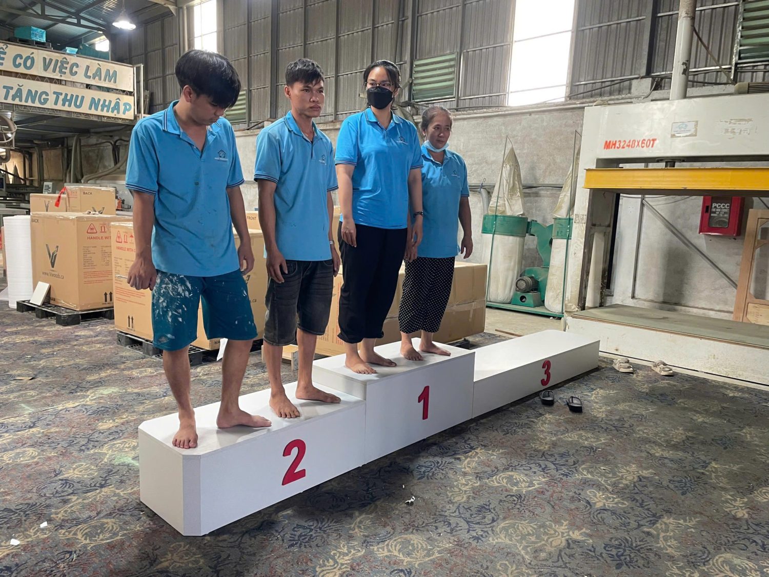 bục phân hạng