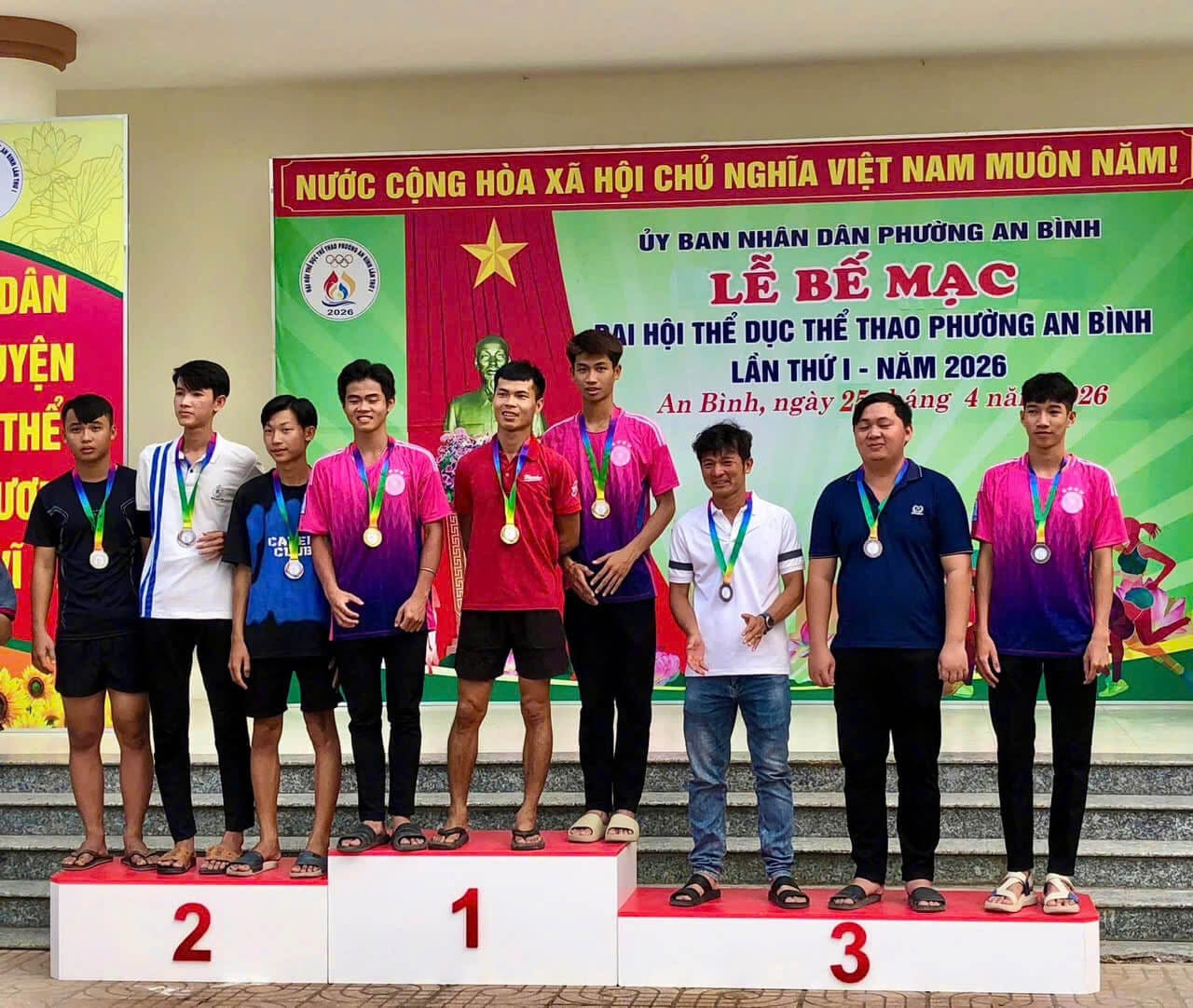 bục trao giải ngoài trời